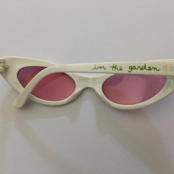 Quirky Vintage Cateye Sunglasses w Pink lenses Strawberries - Picture 7 of 9